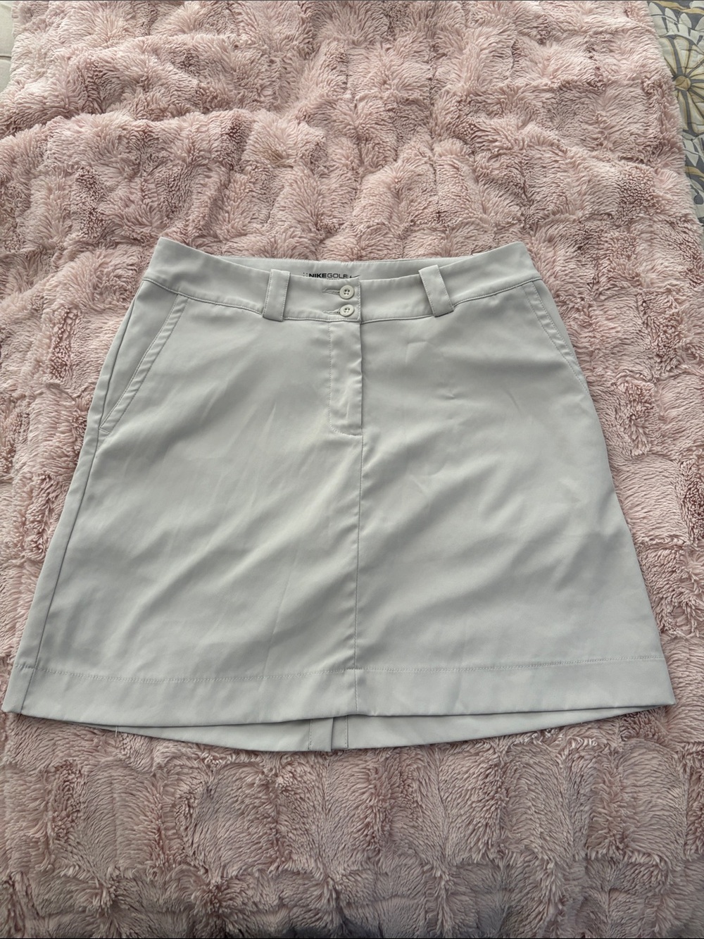 Nike Golf Light Gray/Beige Skort - Classic Sporty Style